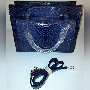 🔥Navy Blue Snake Embossed Tote W/Gold Hardware, Shoulder Strap Included, New!